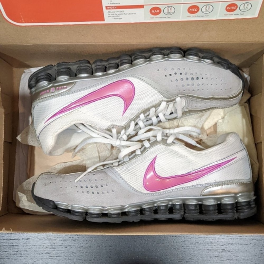 NIKE Shox Saya + White/pink/grey Women's Athletic Sneakers Size 7.5